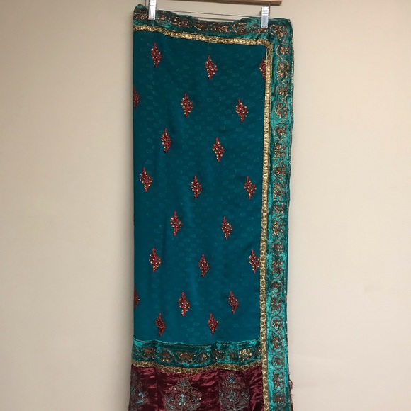 Stunning Chiffon/Velvet Sari - Picture 5 of 5